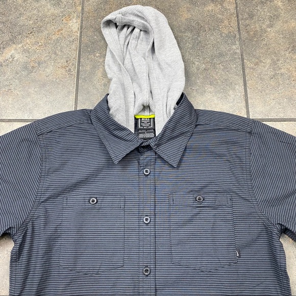 NEW! Boy’s/Kid’s Nike Button Down Shirt W/Hood & Sleeves Size Large W/Tags - Picture 2 of 5